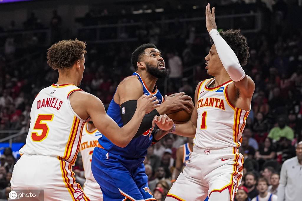 唐斯20+10+10OG22+10 麦科勒姆17分尼克斯胜老鹰2-2